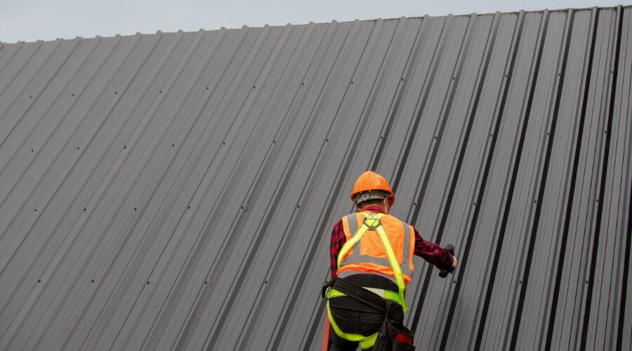 Professional gutter cleaning in Redway, CA